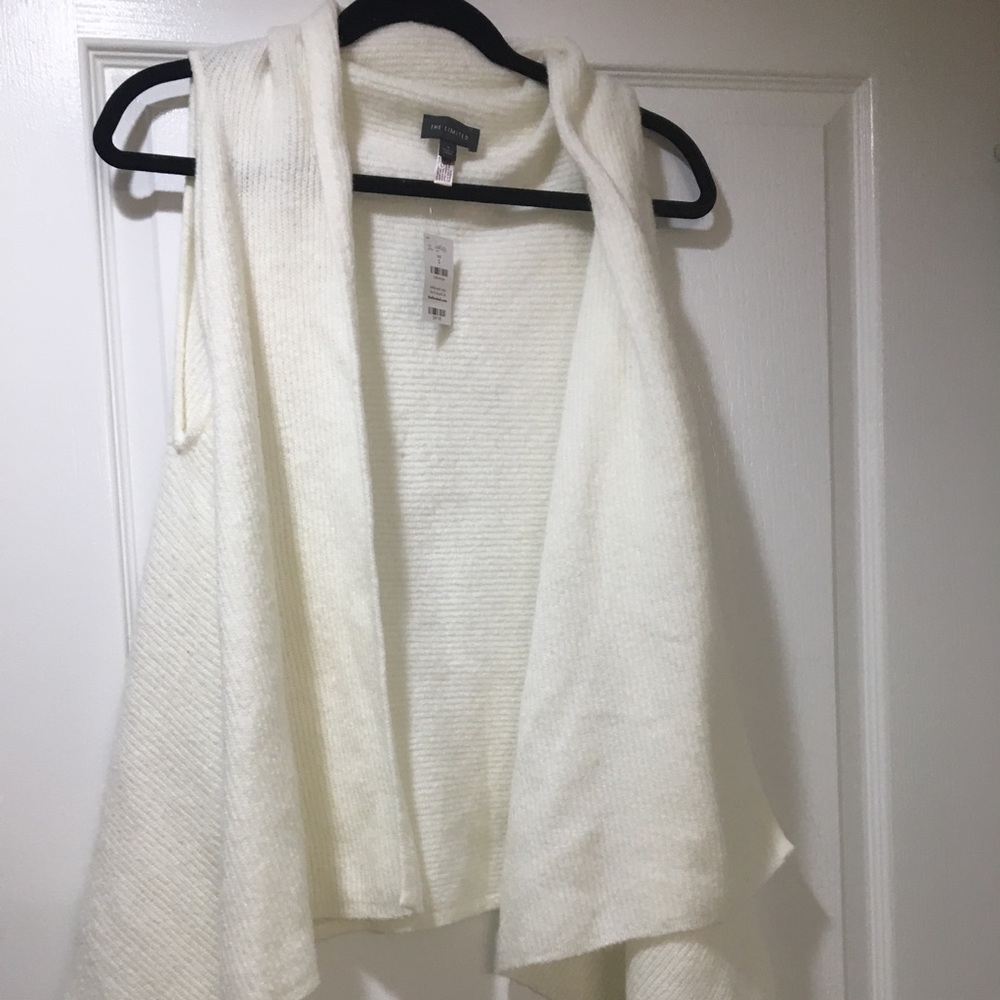 Limited sweater pull on